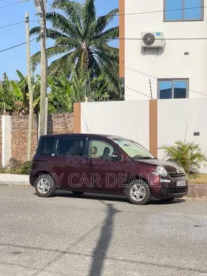 Toyota Sienta 1.5 AWD 2012 Brown