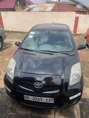 Toyota Yaris Base Hatchback 3dr 2010 Black