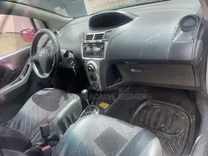 Toyota Yaris Base Hatchback 3dr 2010 Black