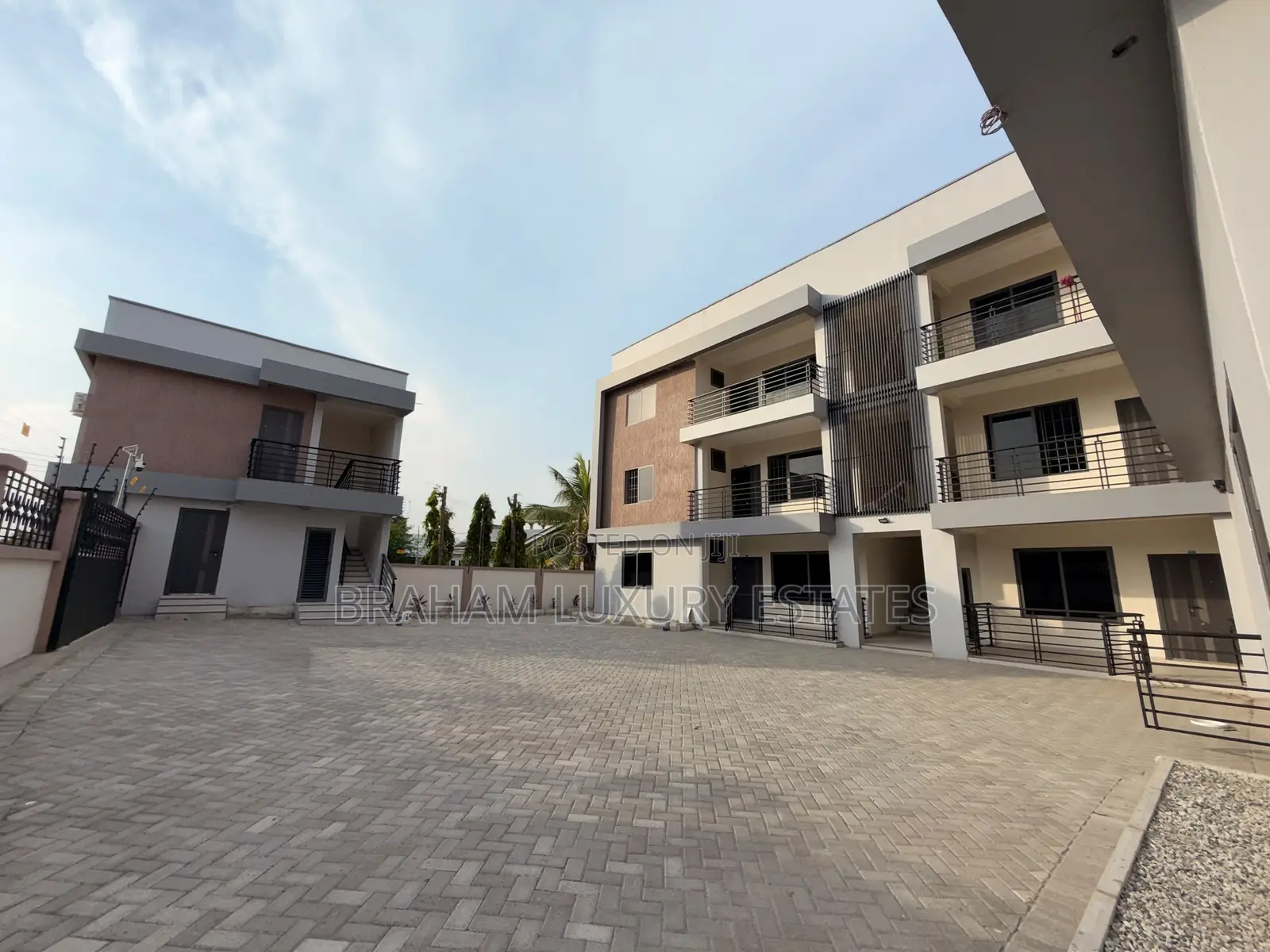 3bdrm Apartment in Braham Luxury, Ashaley Botwe for rent