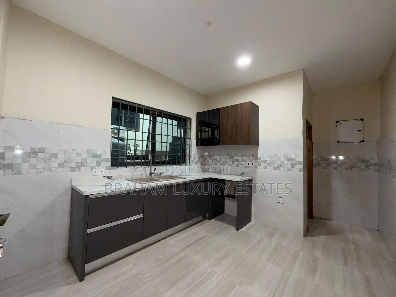 3bdrm Apartment in Braham Luxury, Ashaley Botwe for rent