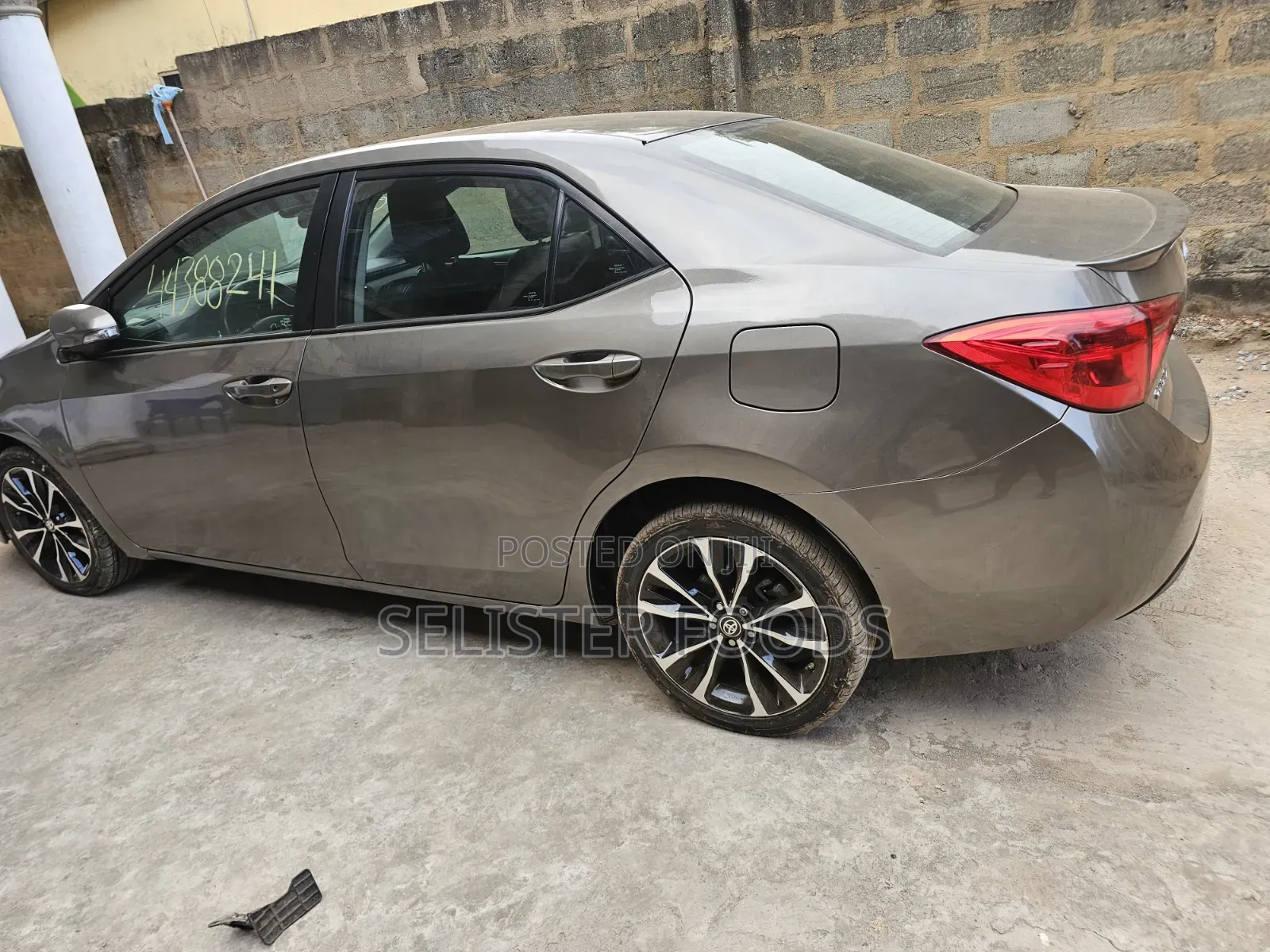 Toyota Corolla SE (1.8L 4cyl 2A) 2018 Gray