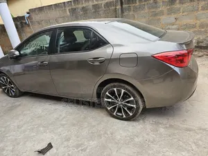 Toyota Corolla SE (1.8L 4cyl 2A) 2018 Gray