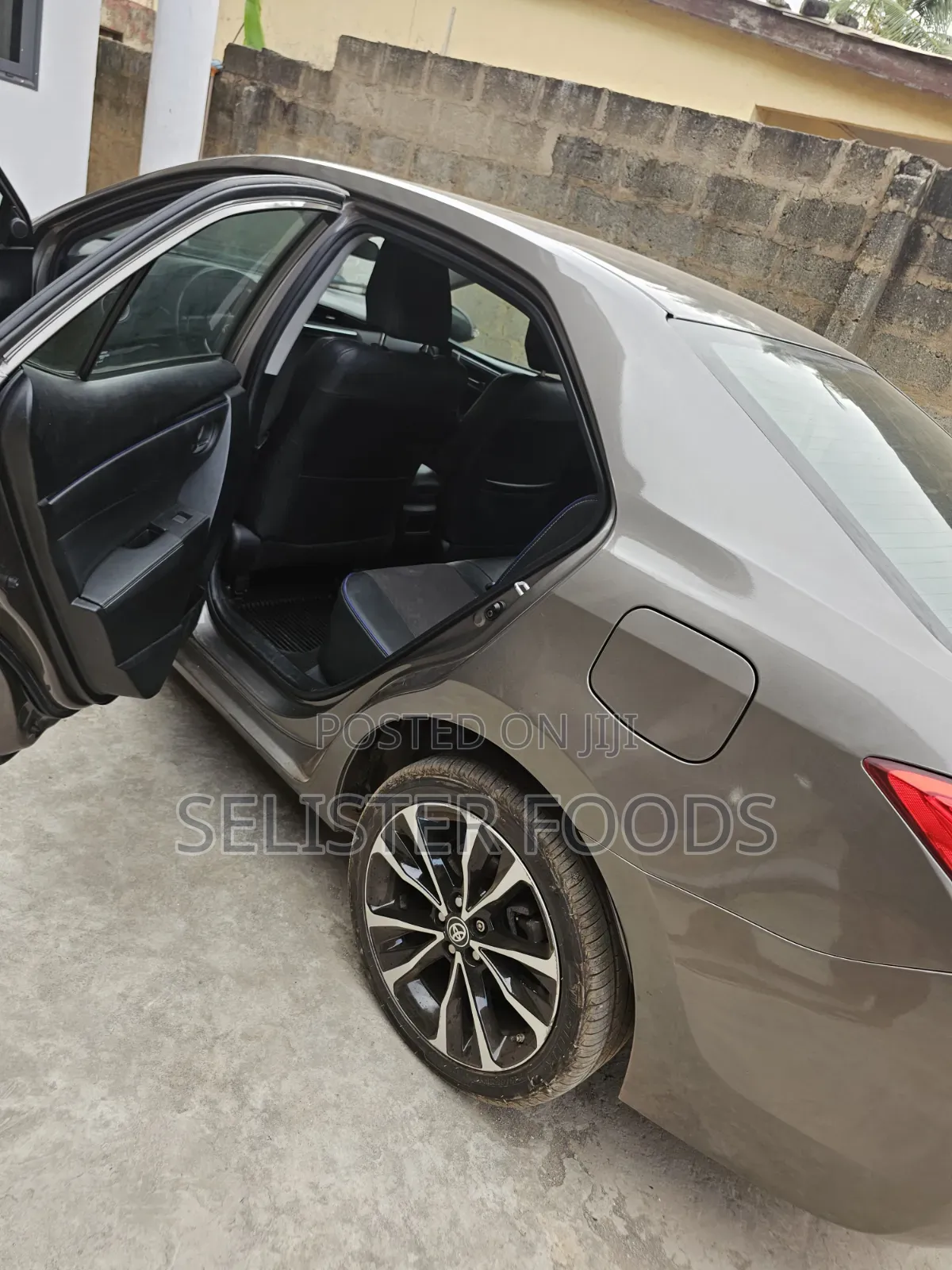 Toyota Corolla SE (1.8L 4cyl 2A) 2018 Gray