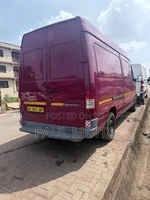 Mercedes-Benz Sprinter 2012 Pink