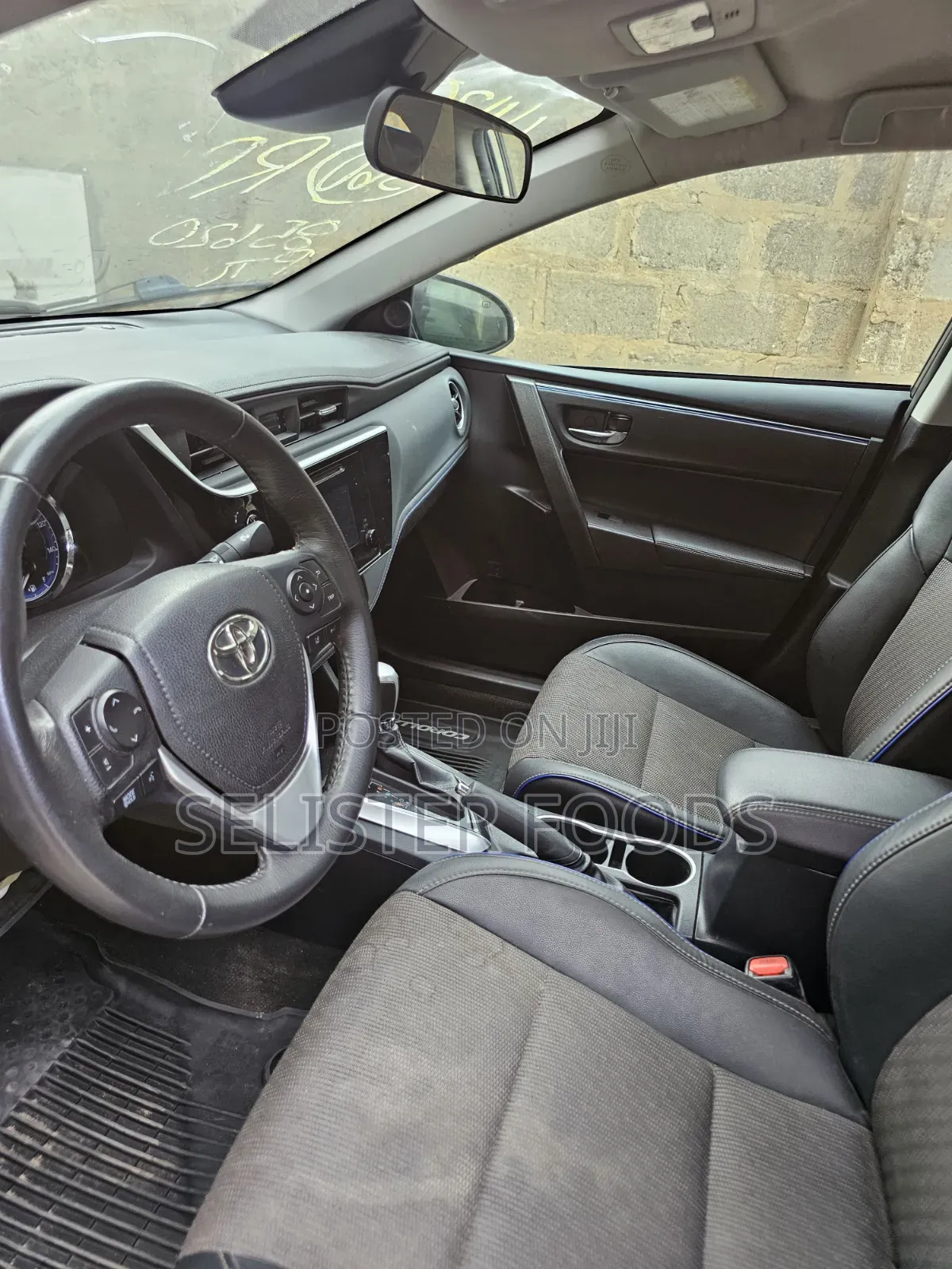 Toyota Corolla SE (1.8L 4cyl 2A) 2018 Gray
