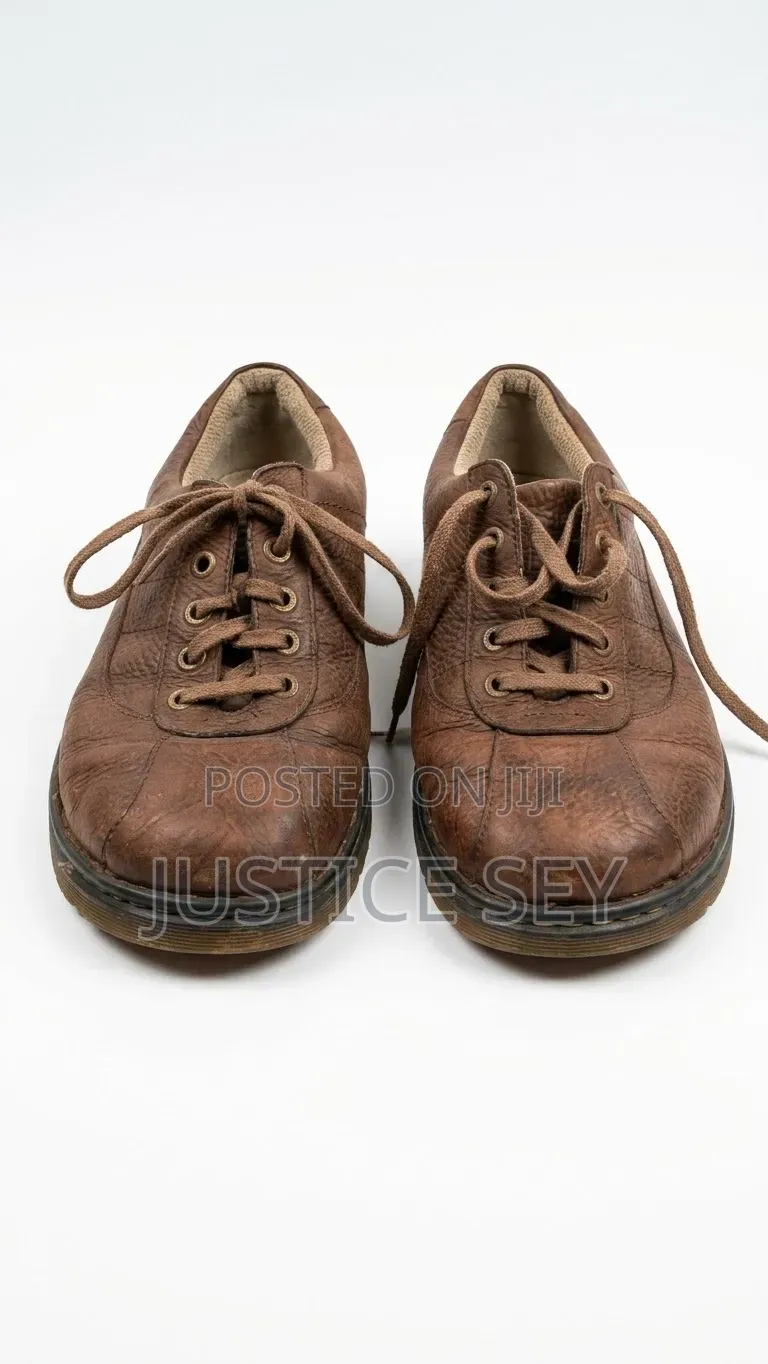Secondhand Dr. Martens "John" Brown Leather Low-Top Oxfords