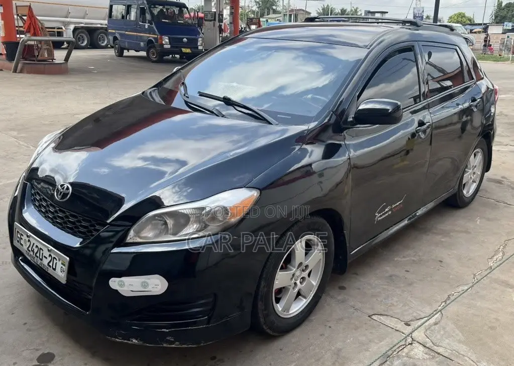 Toyota Matrix S Hatchback AWD (2.4L 4cyl 4A) 2010 Black