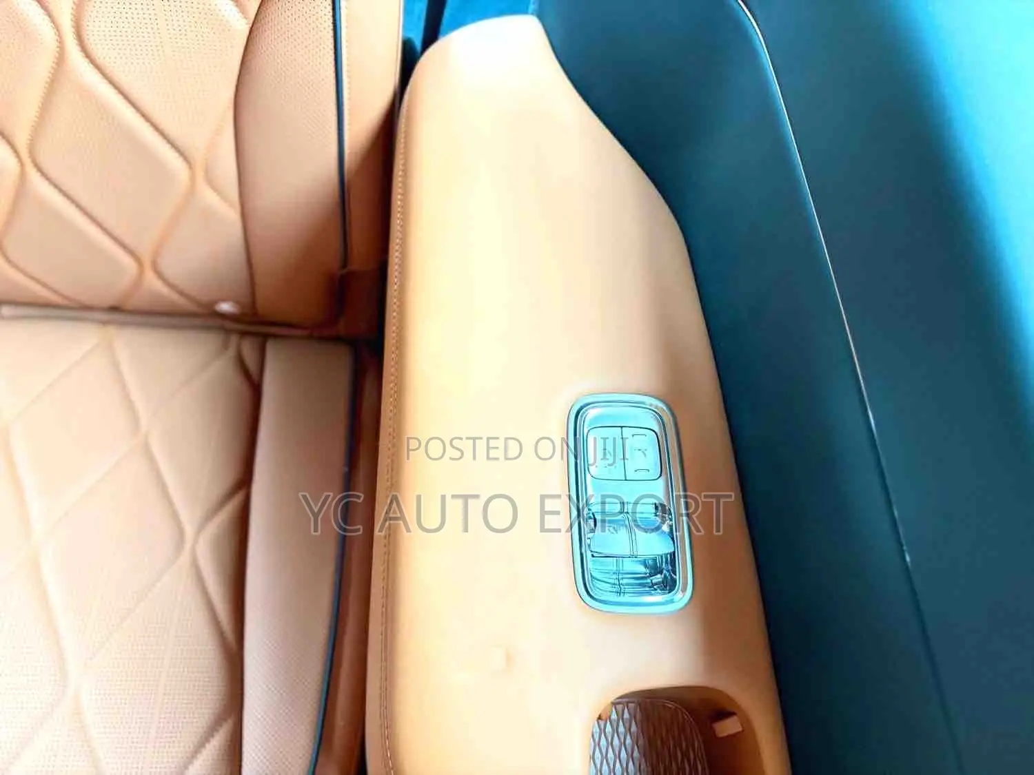 Denza N9 2.0 Hybrid AWD 2025 Black