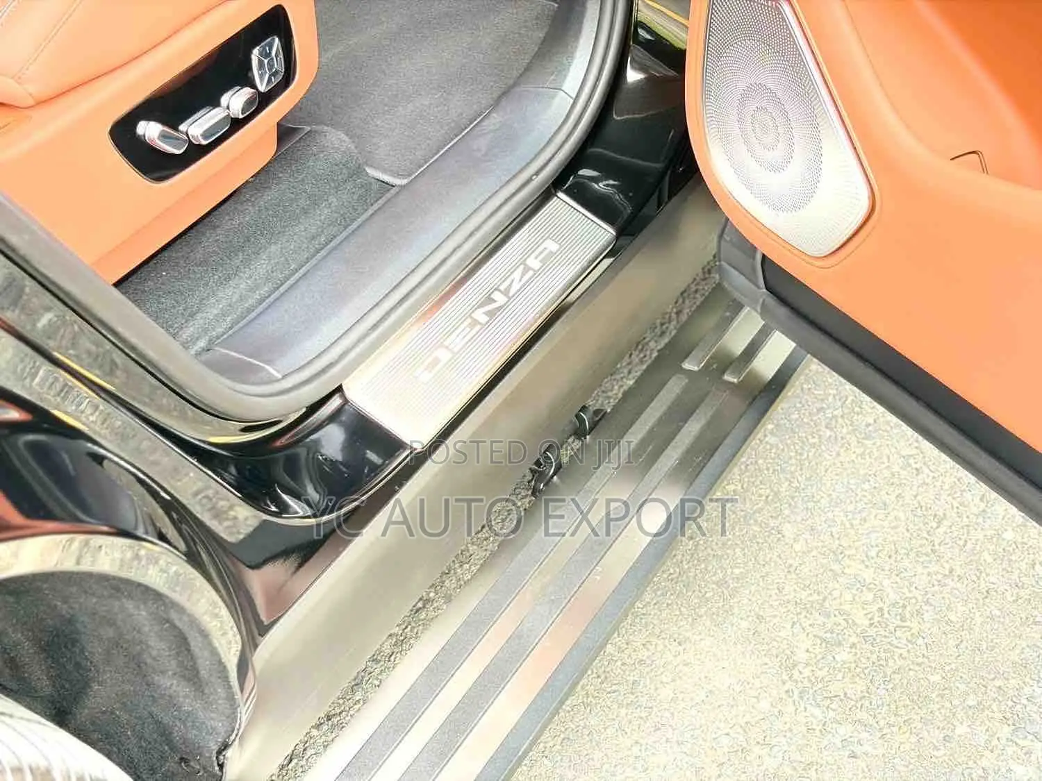 Denza N9 2.0 Hybrid AWD 2025 Black