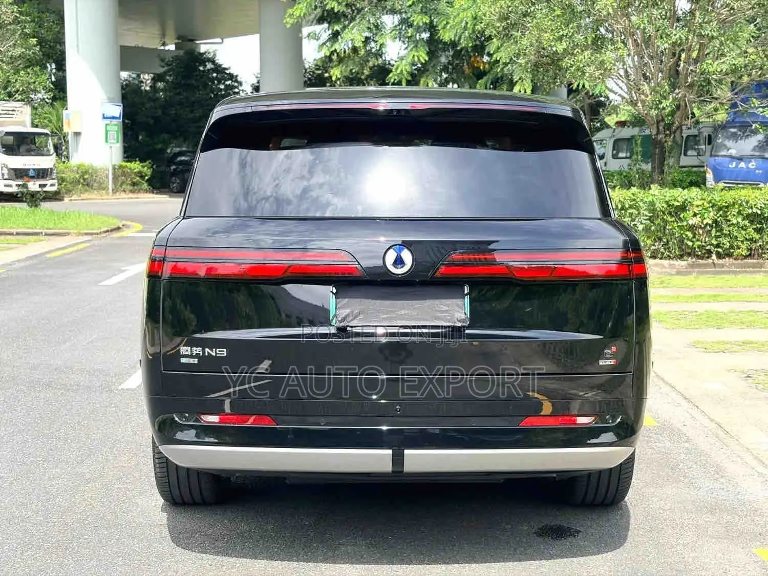 Denza N9 2.0 Hybrid AWD 2025 Black