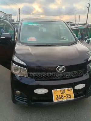 Toyota Voxy V 4WD 8-Seater 2012 Black
