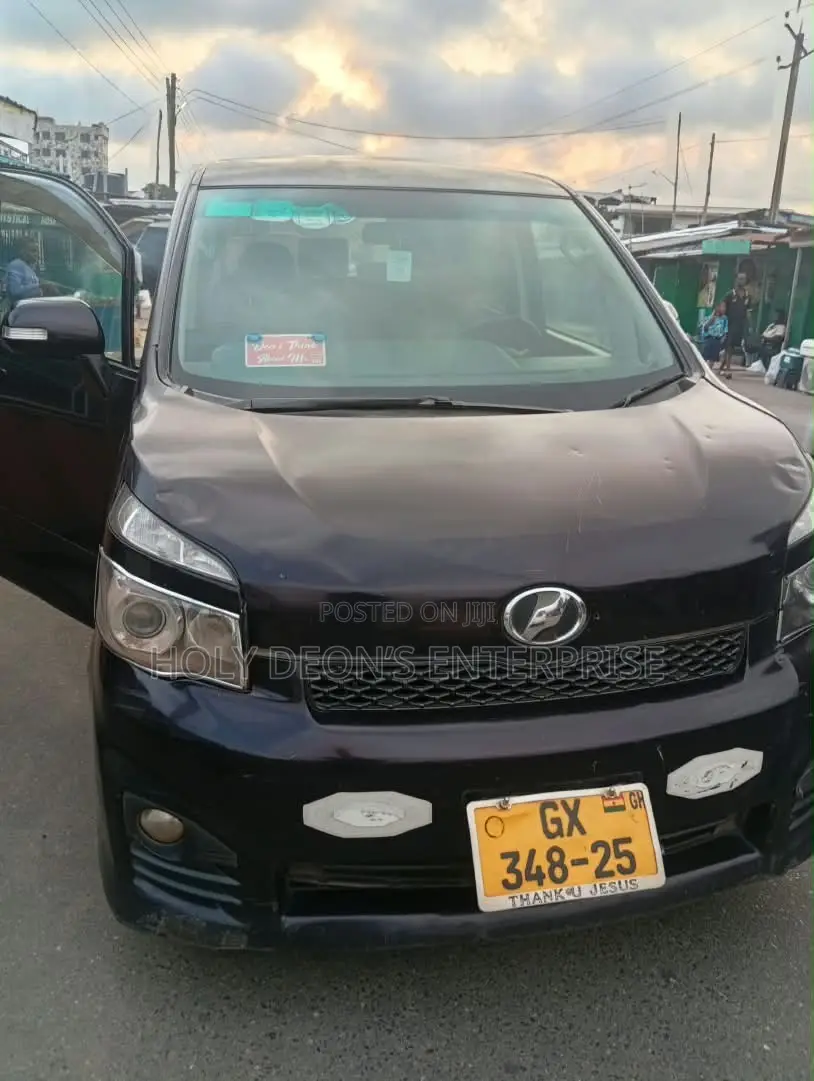 Toyota Voxy V 4WD 8-Seater 2012 Black