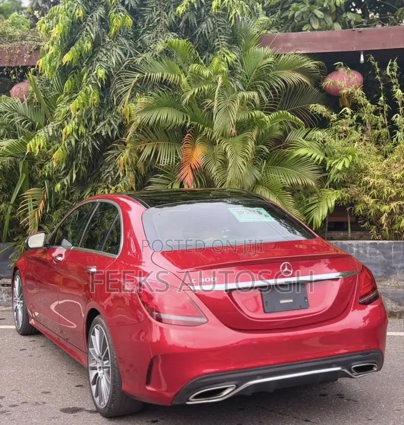 Mercedes-Benz C300 2020 Red