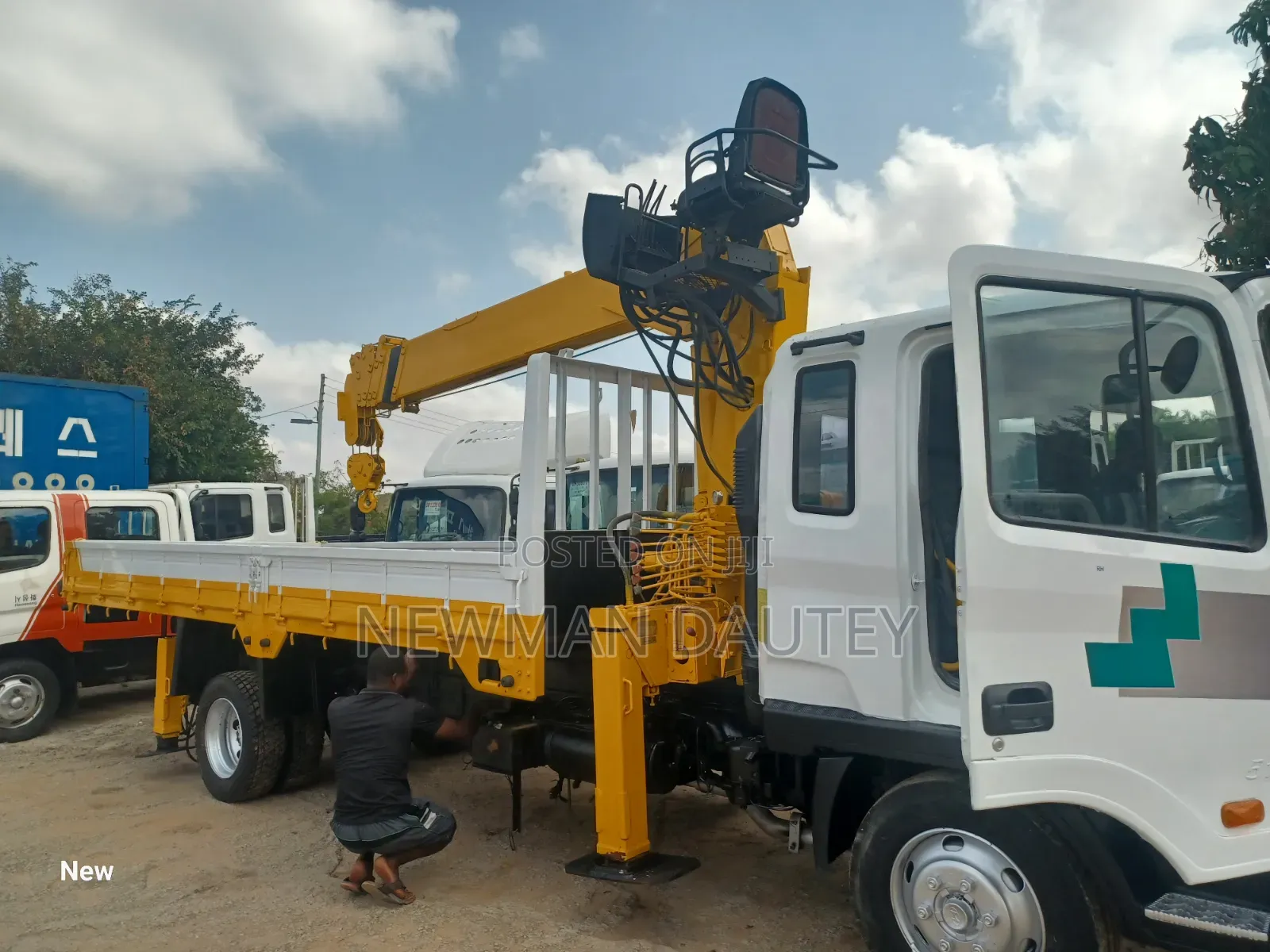 Hyundai Crane Truck