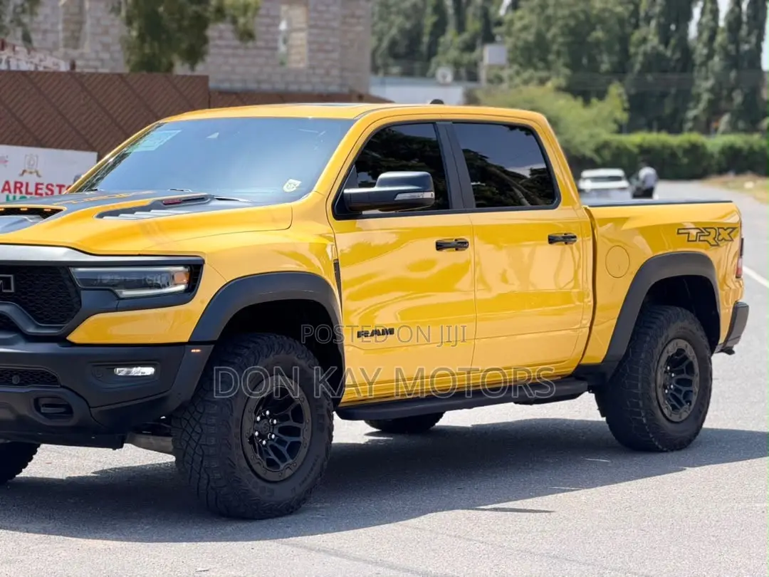 RAM ProMaster 2024 Yellow
