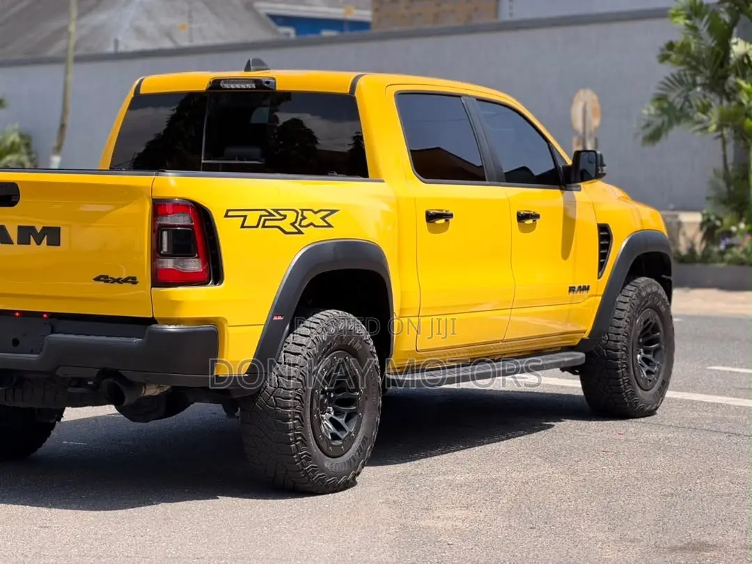 RAM ProMaster 2024 Yellow
