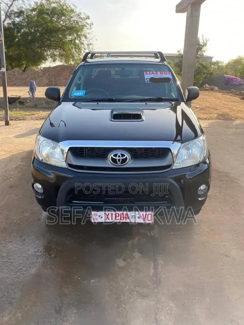 Toyota Hilux 2010 Black