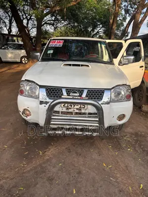 Nissan Hardbody 2015 White
