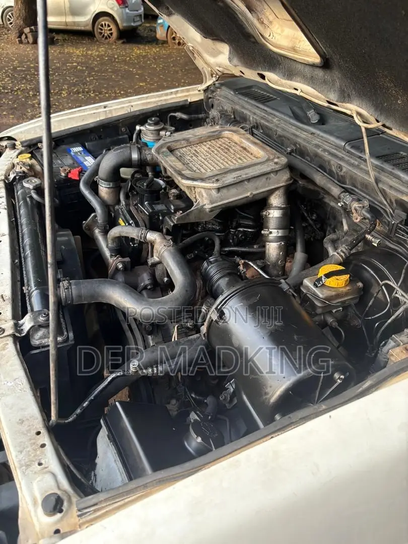 Nissan Hardbody 2015 White