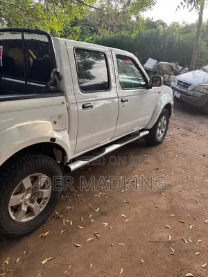 Nissan Hardbody 2015 White