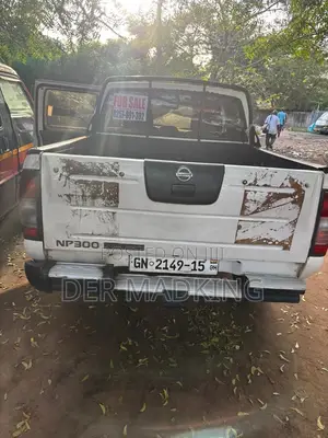 Nissan Hardbody 2015 White