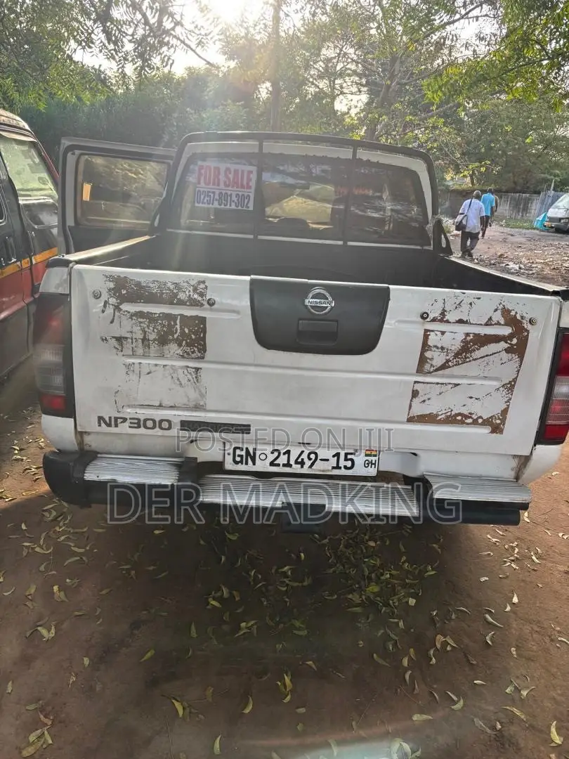 Nissan Hardbody 2015 White