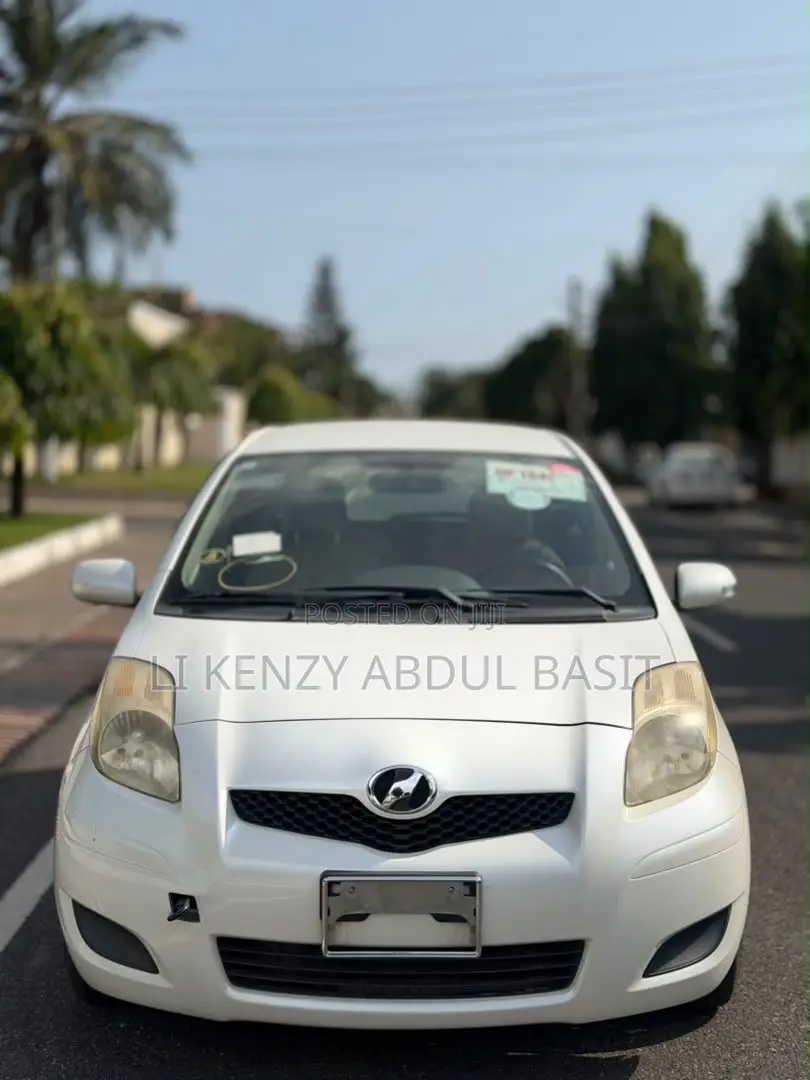 Toyota Vitz 2010 White