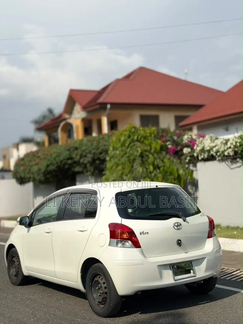 Toyota Vitz 2010 White