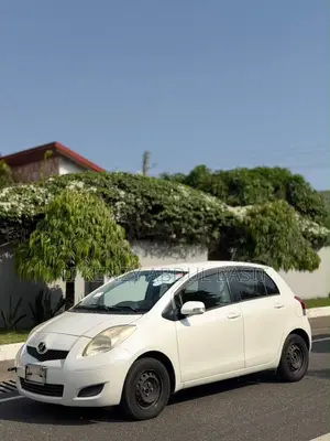 Toyota Vitz 2010 White