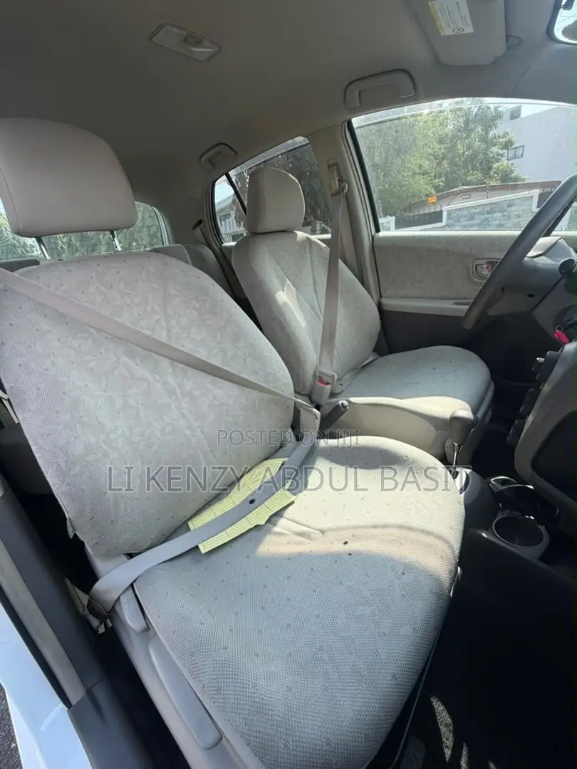Toyota Vitz 2010 White