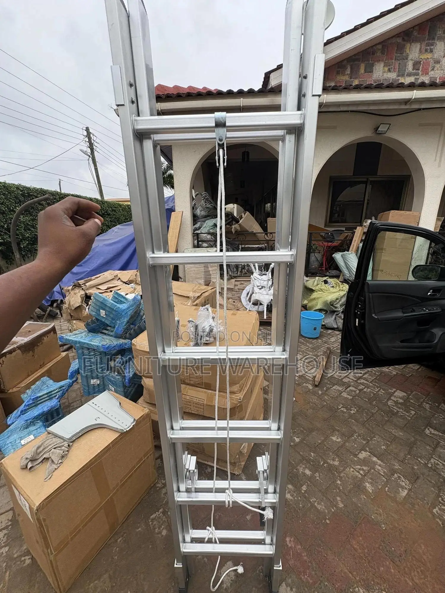 Aluminum Extension Ladder With a Rope and Pulley Syste