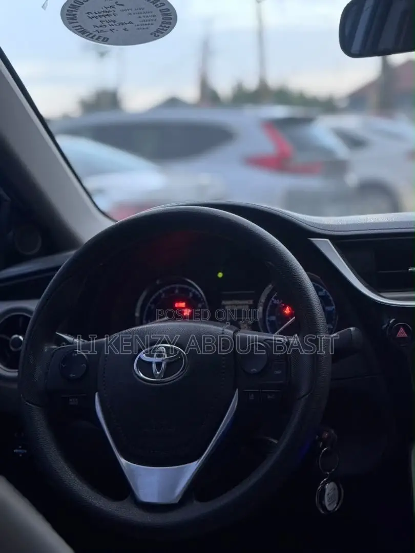 Toyota Corolla 2018 White