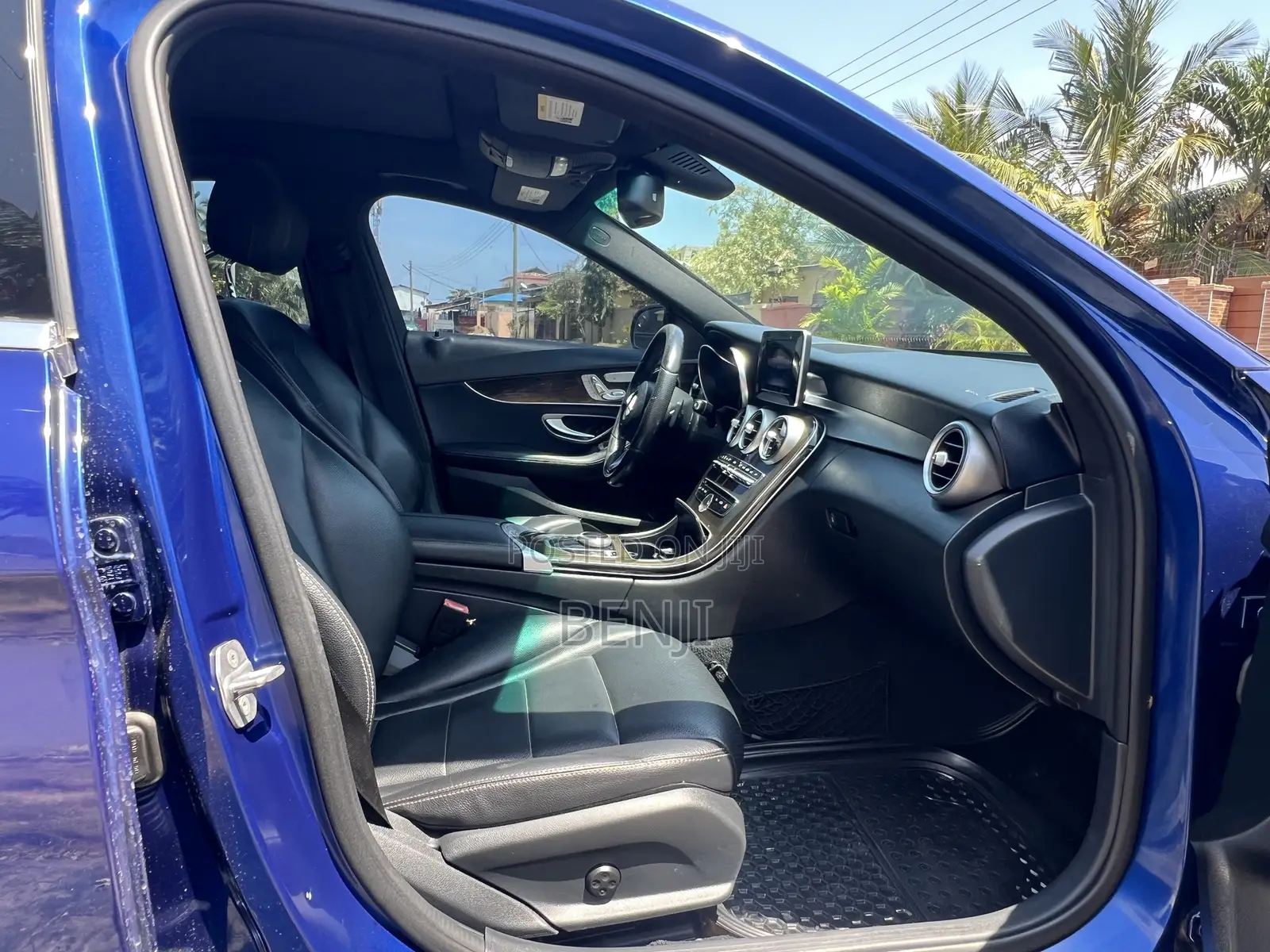 Mercedes-Benz C300 2018 Blue
