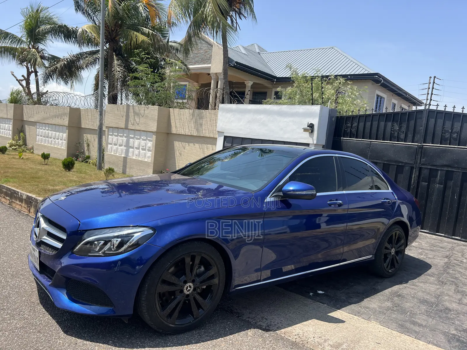 Mercedes-Benz C300 2018 Blue