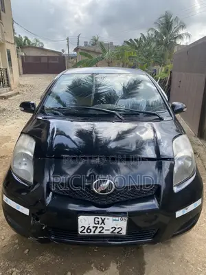 Toyota Vitz 1.3 AWD 3dr 2010 Black