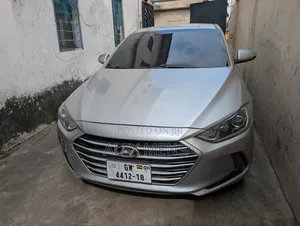 Hyundai Elantra 2017 Silver