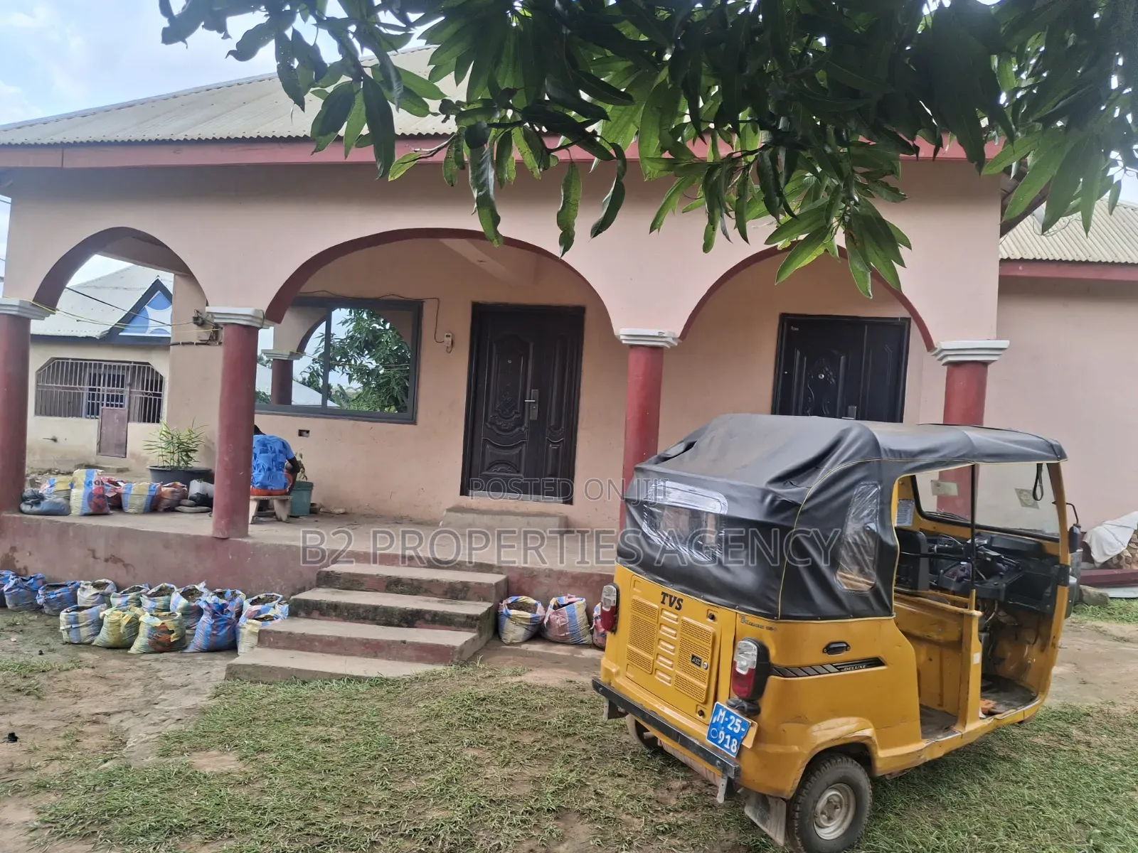 Furnished 5bdrm House in B2 Properties Agency, Kumasi Metropolitan