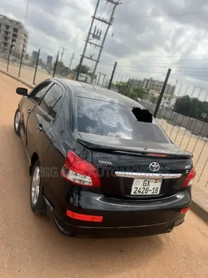 Toyota Yaris 2010 Black
