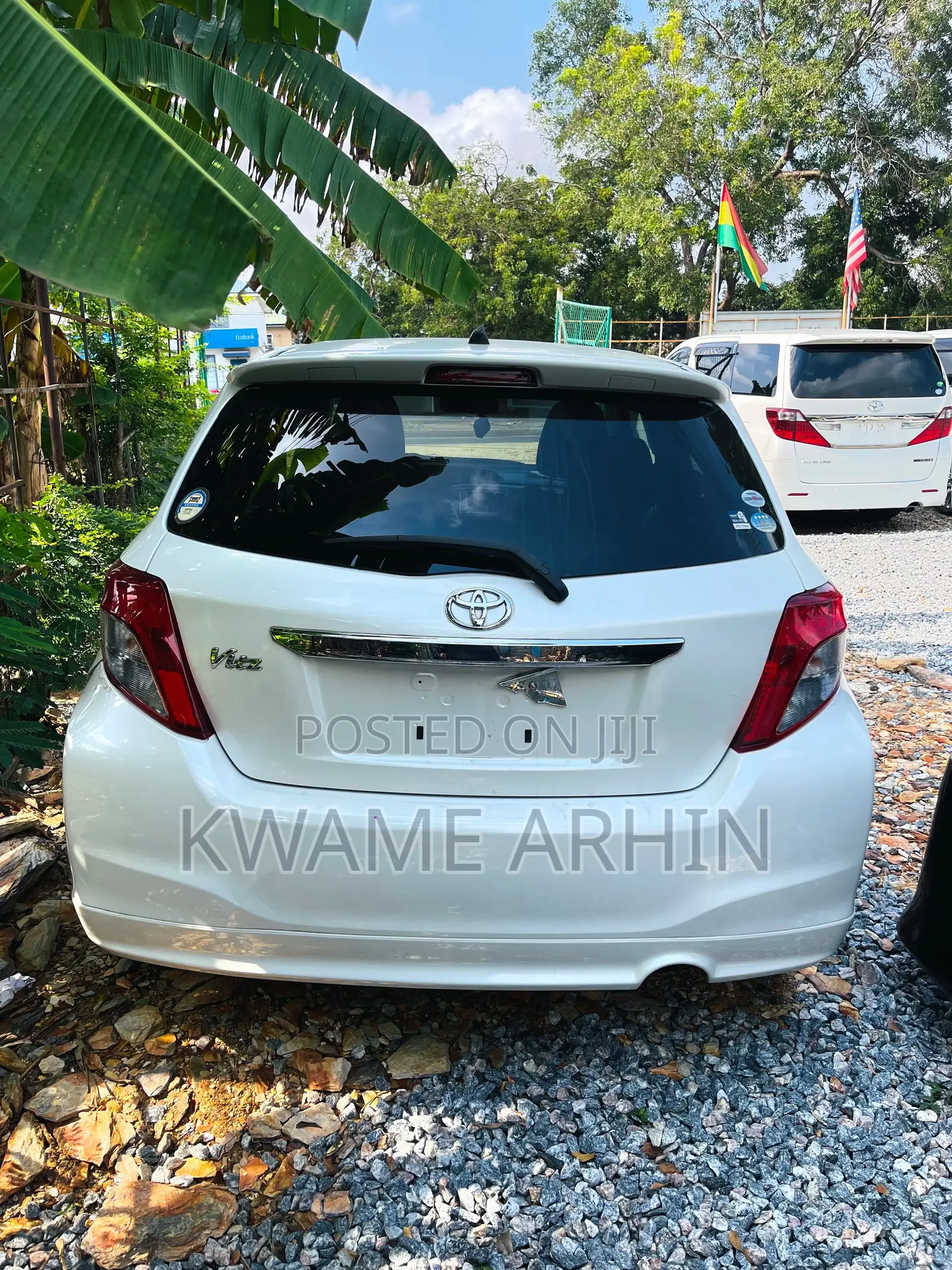 Toyota Vitz 1.3 FWD 5dr 2012 White