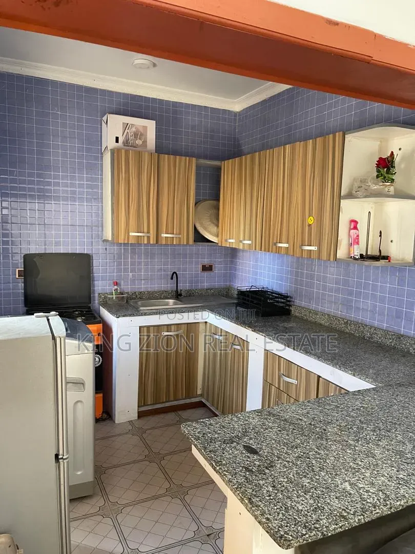 5bdrm House in King Zion Real, Mallam Junction for sale