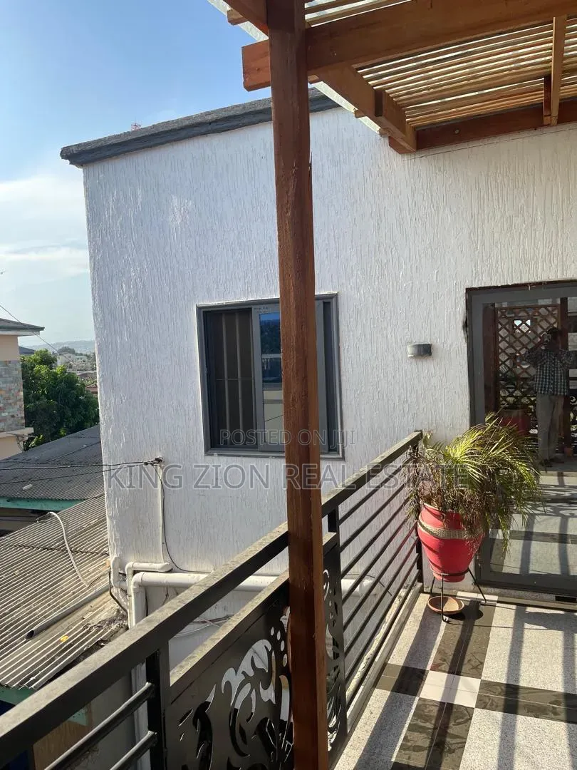 5bdrm House in King Zion Real, Mallam Junction for sale