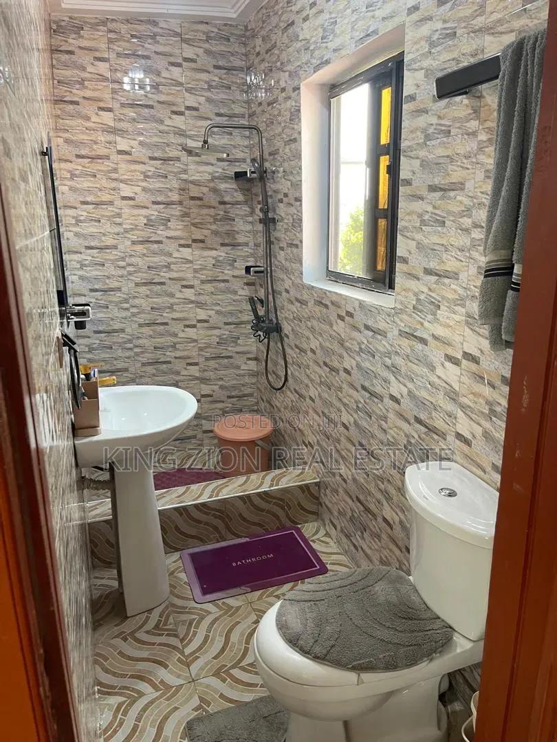 5bdrm House in King Zion Real, Mallam Junction for sale