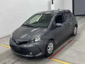 Toyota Vitz 1.3 FWD 5dr 2015 Gray