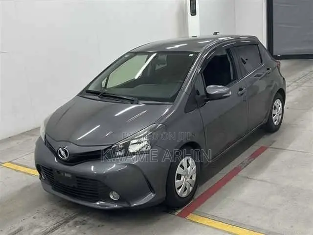 Toyota Vitz 1.3 FWD 5dr 2015 Gray
