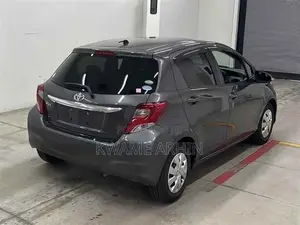 Toyota Vitz 1.3 FWD 5dr 2015 Gray