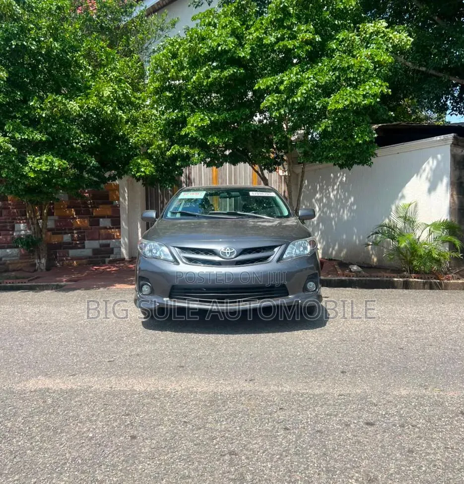 Toyota Corolla S 4dr Sedan (1.8L 4cyl 4A) 2013 Gray