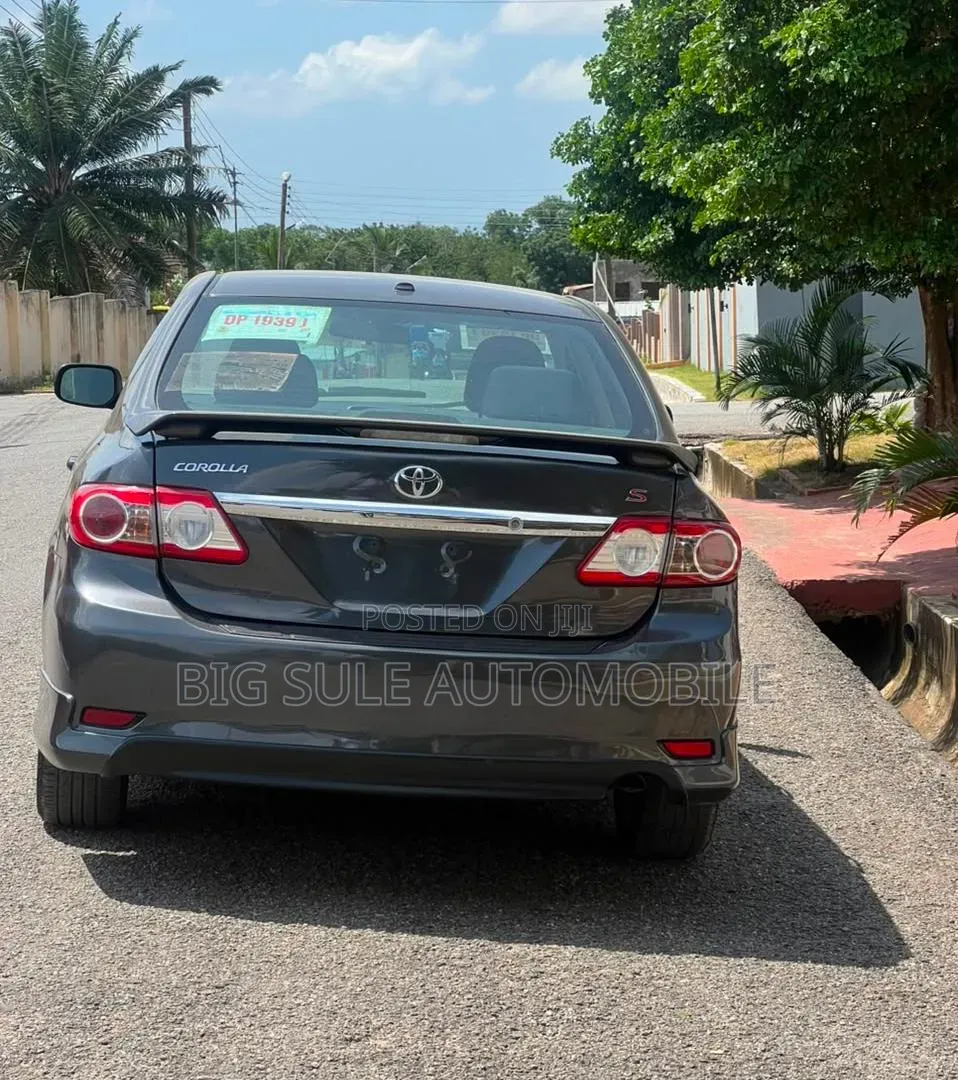 Toyota Corolla S 4dr Sedan (1.8L 4cyl 4A) 2013 Gray