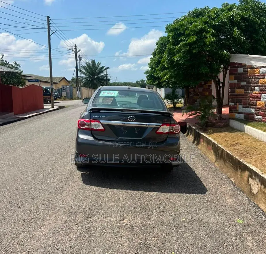 Toyota Corolla S 4dr Sedan (1.8L 4cyl 4A) 2013 Gray