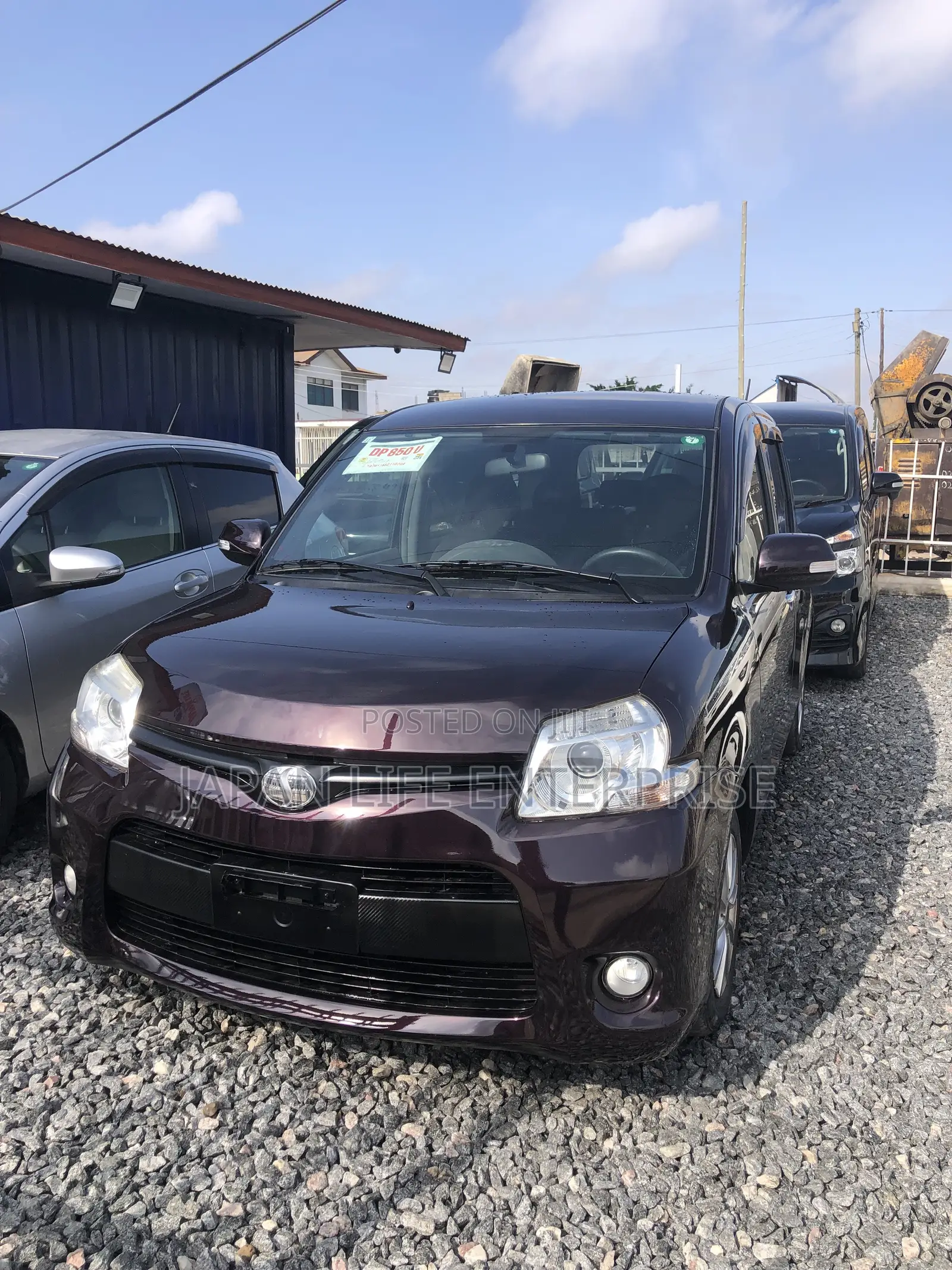 Toyota Sienta 2011 Burgundy